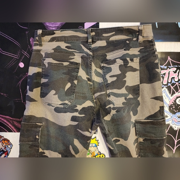 Loiter Camo Flared Denim - Picture 4 of 4